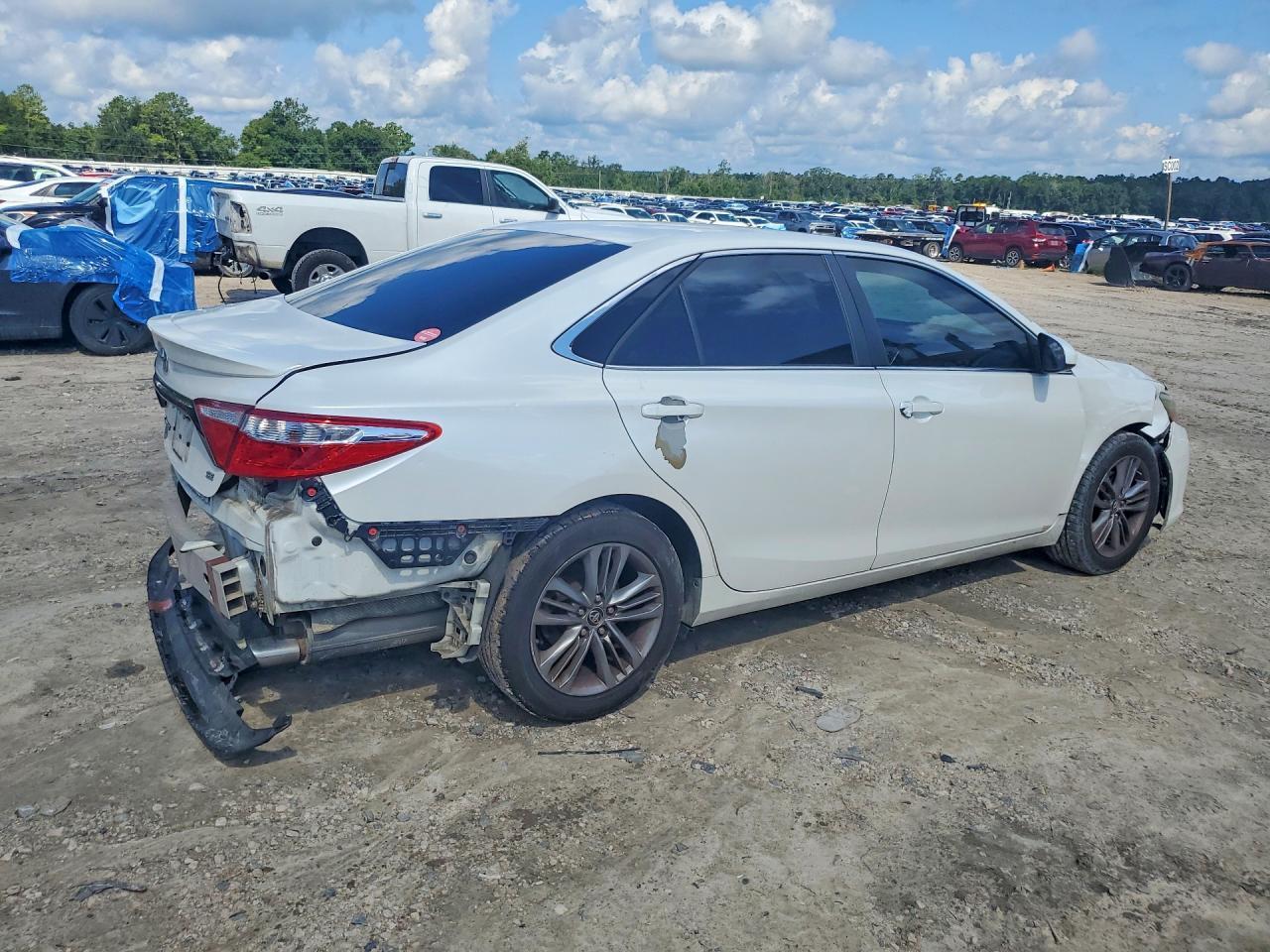 2015 Toyota Camry Se - Фото 3