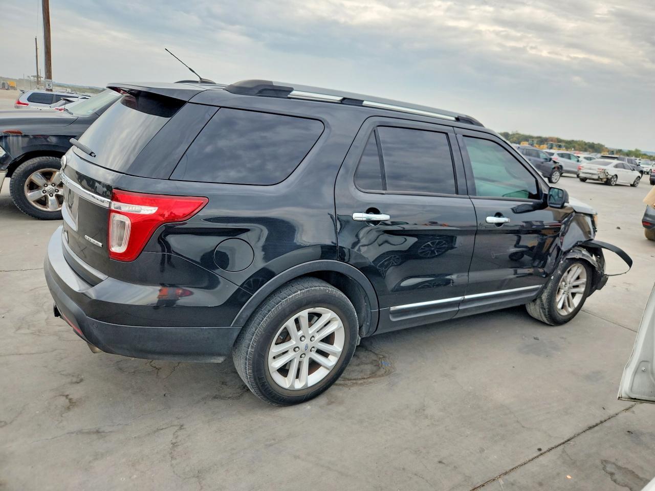 2015 Ford Explorer Xlt - Фото 3