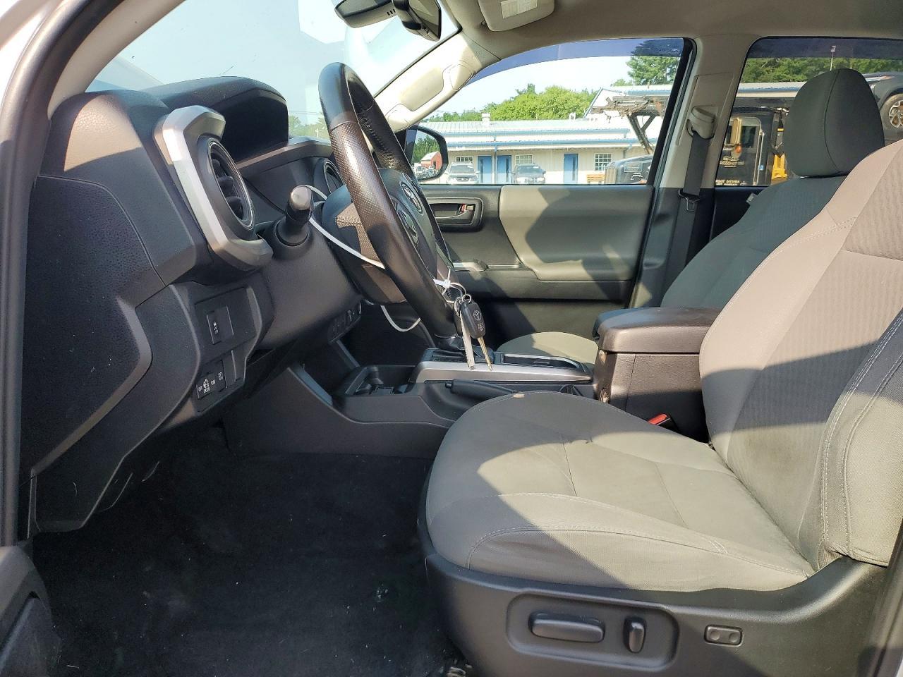 2020 Toyota Tacoma Sr5 V6 - Image 7