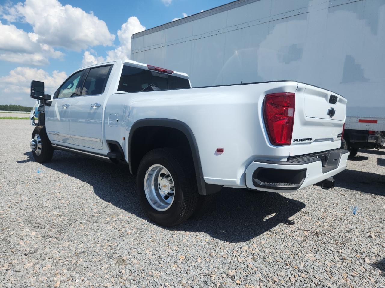 2026 Chevrolet Silverado K3500 High Country - Image 2