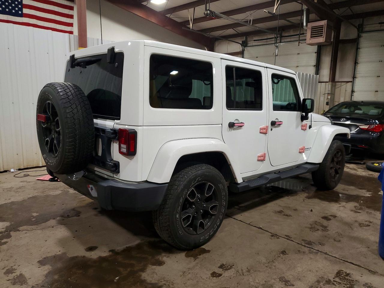 2017 Jeep Wrangler Unlimited Sahara - Image 3