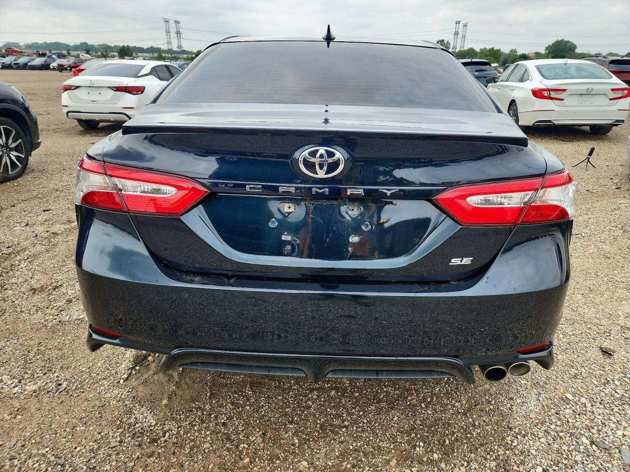 2020 Toyota Camry Se - Фото 6