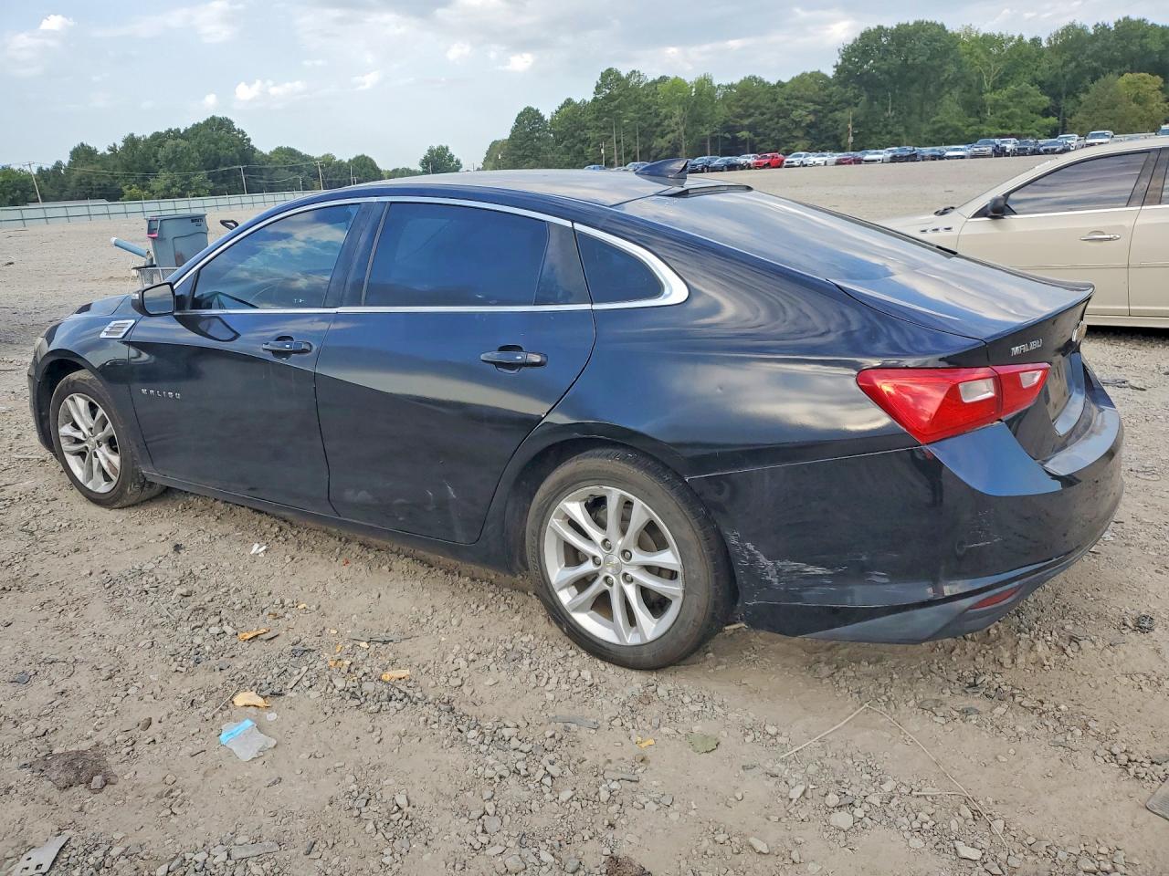 2018 Chevrolet Malibu Lt - Image 2