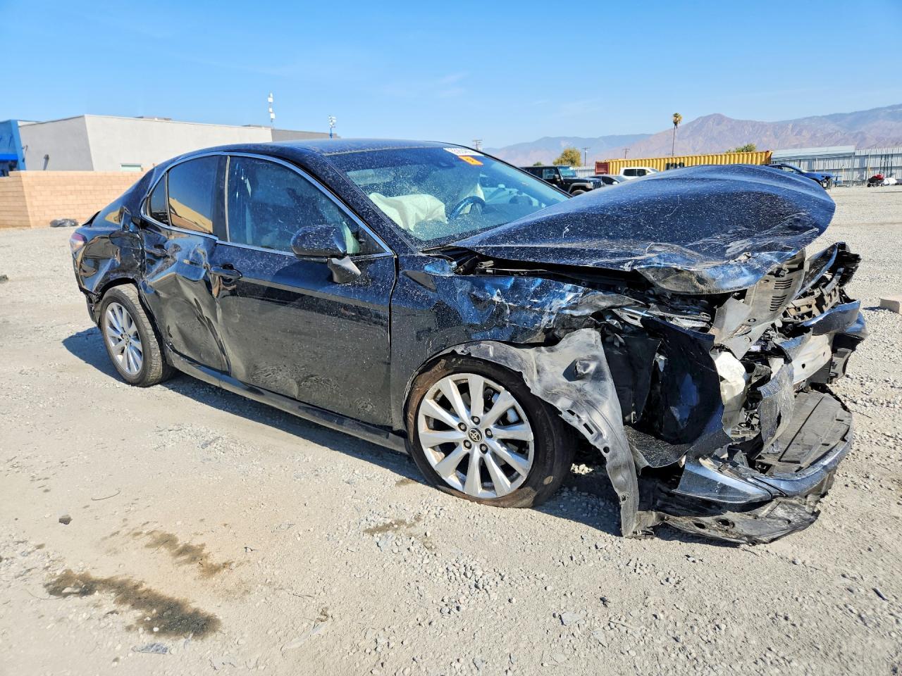 2020 Toyota Camry Le - Фото 4