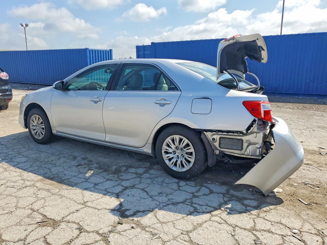 2013 Toyota Camry Le - Фото 2