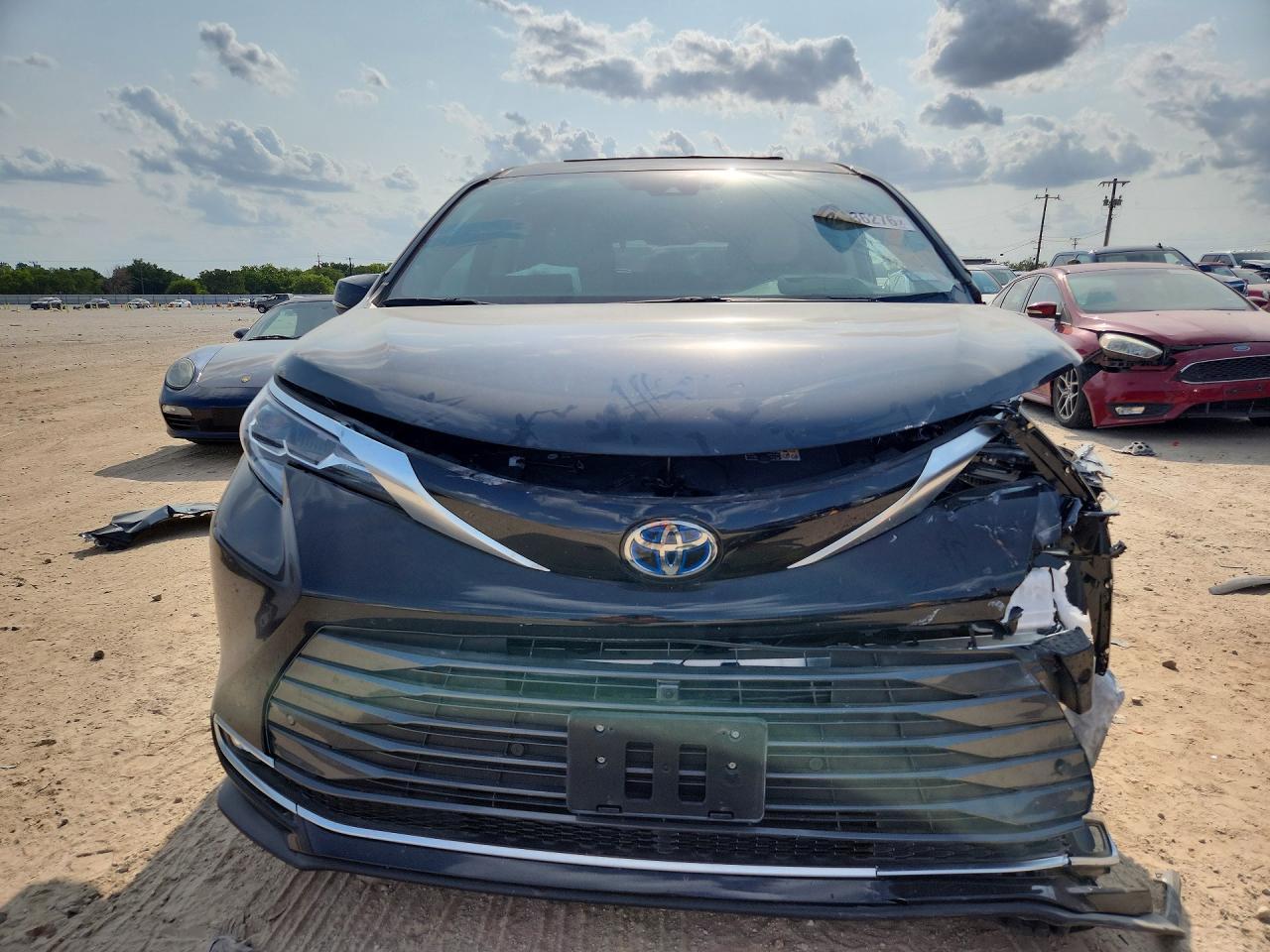 2025 Toyota Sienna Platinum 7-Passenger - Фото 5