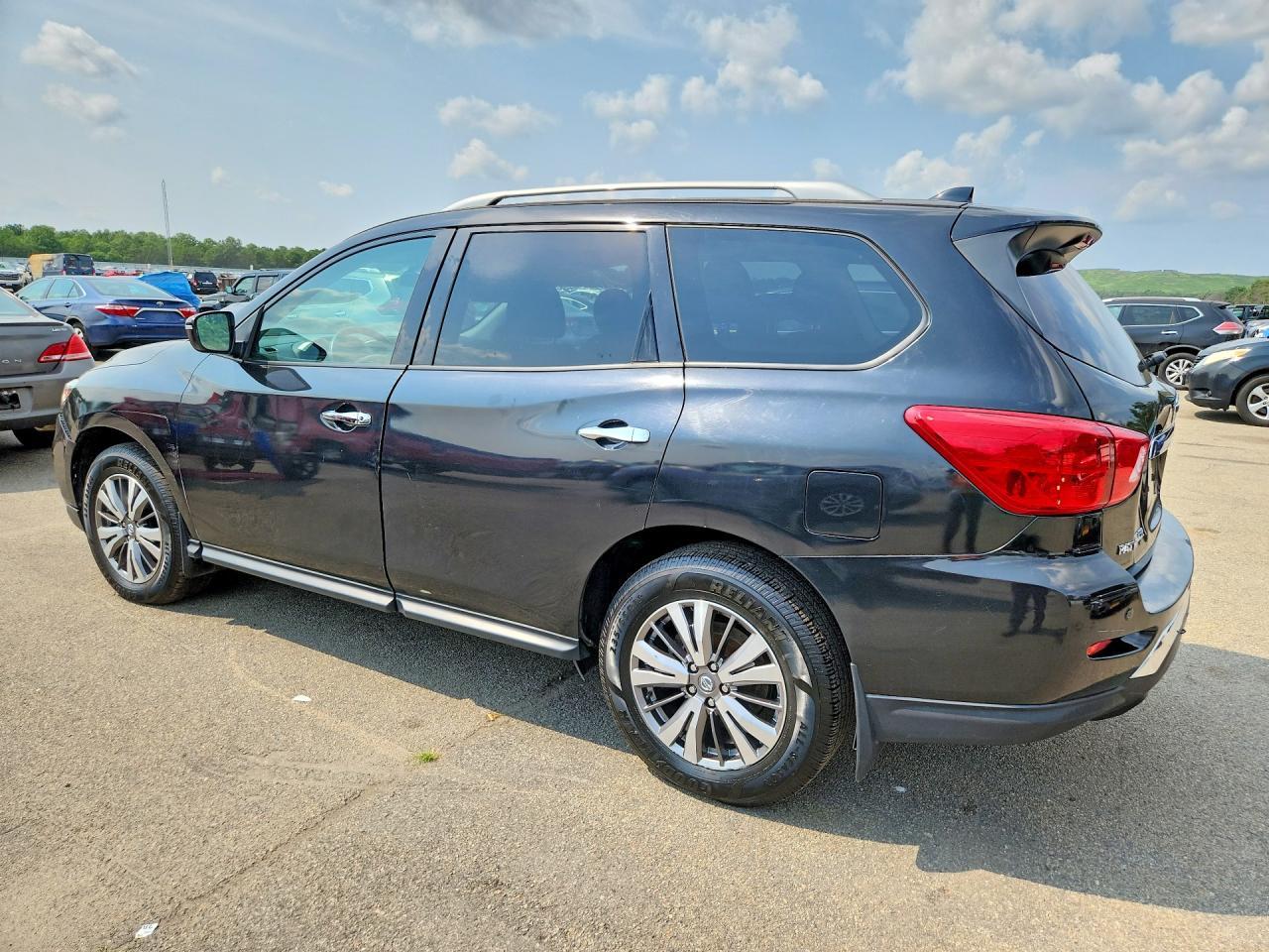2020 Nissan Pathfinder S - Фото 2