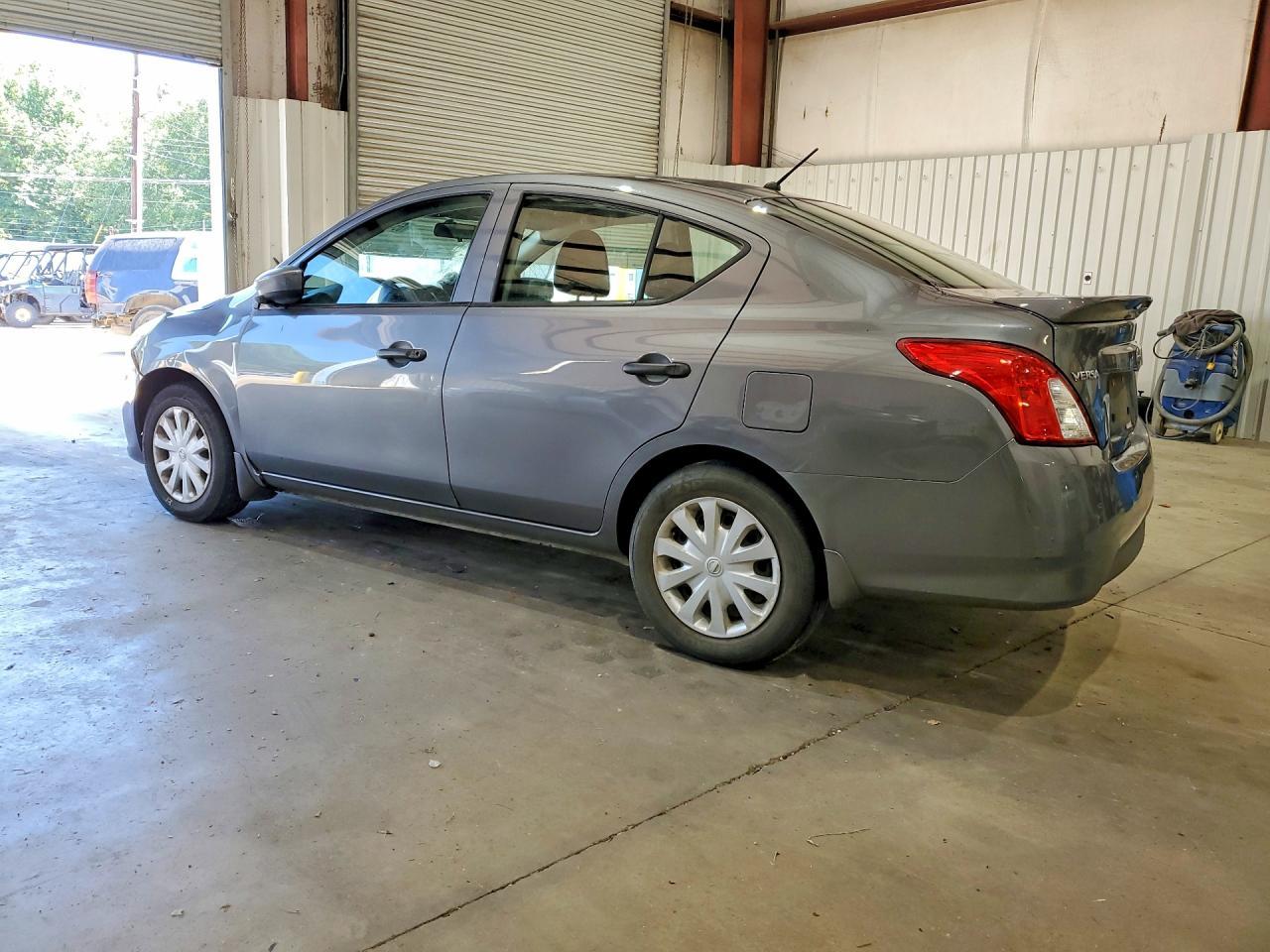 2018 Nissan Versa S - Фото 2