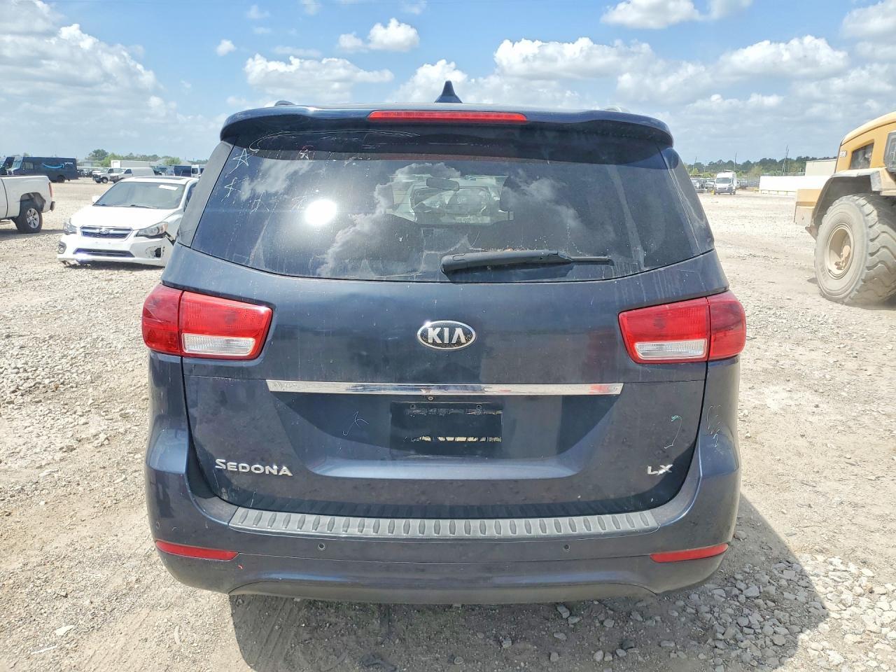 2016 Kia Sedona Lx - Image 6