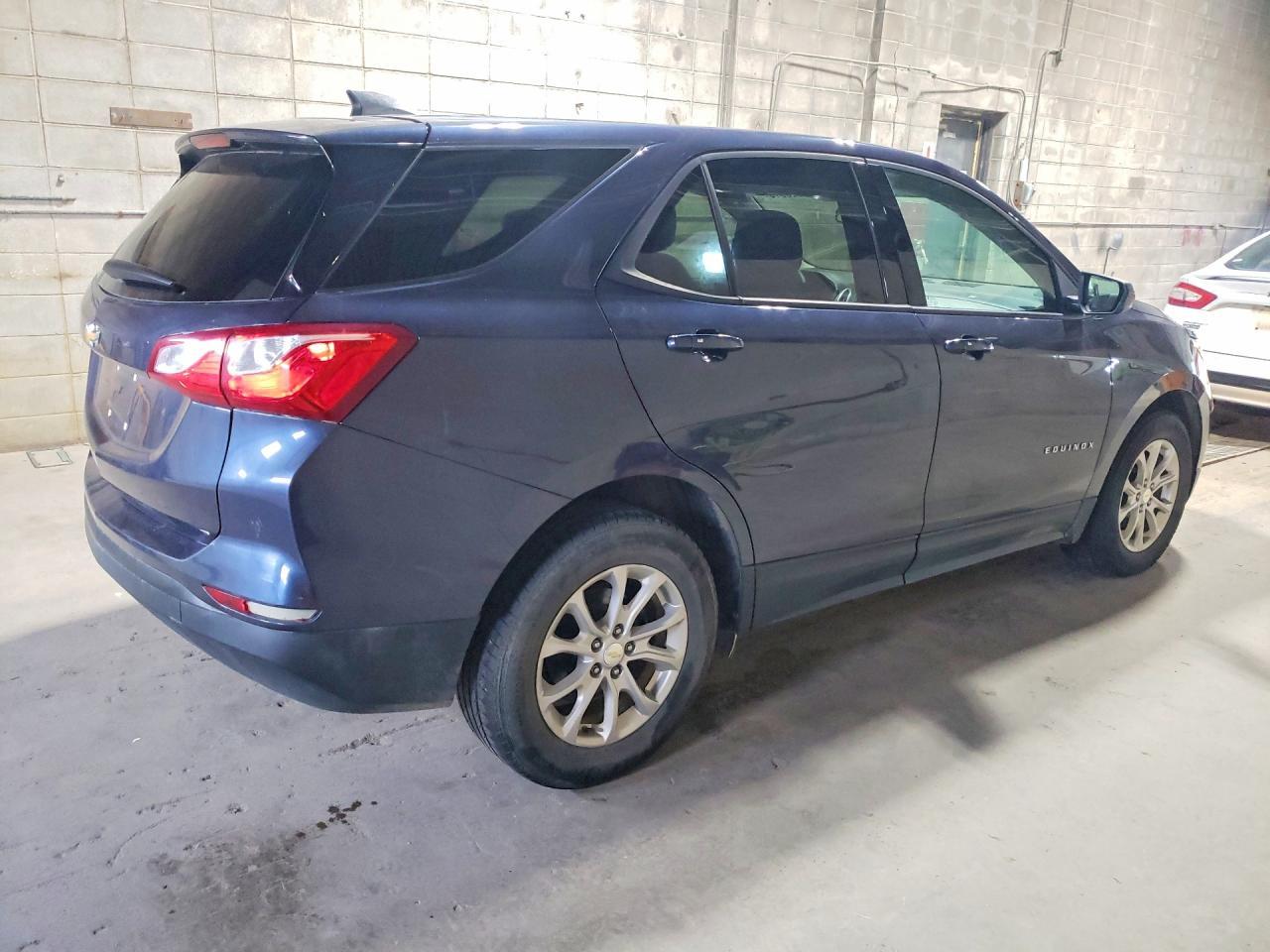 2019 Chevrolet Equinox Ls - Фото 3