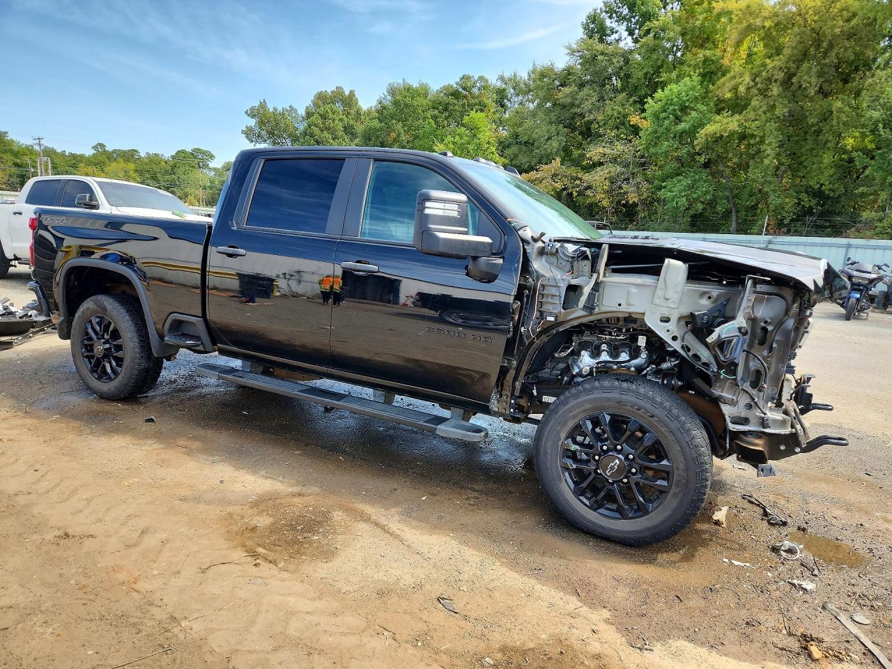 2025 Chevrolet Silverado K2500 Custom - Image 4