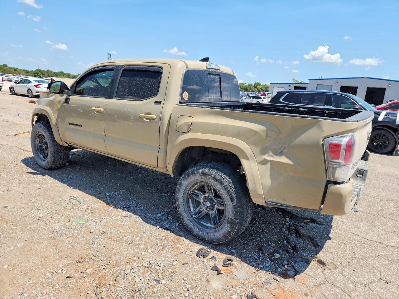 2018 Toyota Tacoma Sr5 V6 - Image 2
