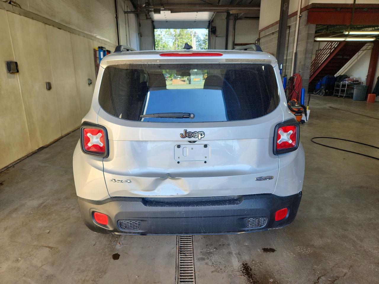 2015 Jeep Renegade Latitude - Image 6