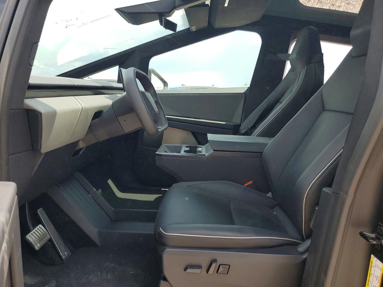 2025 Tesla Cybertruck - Image 7