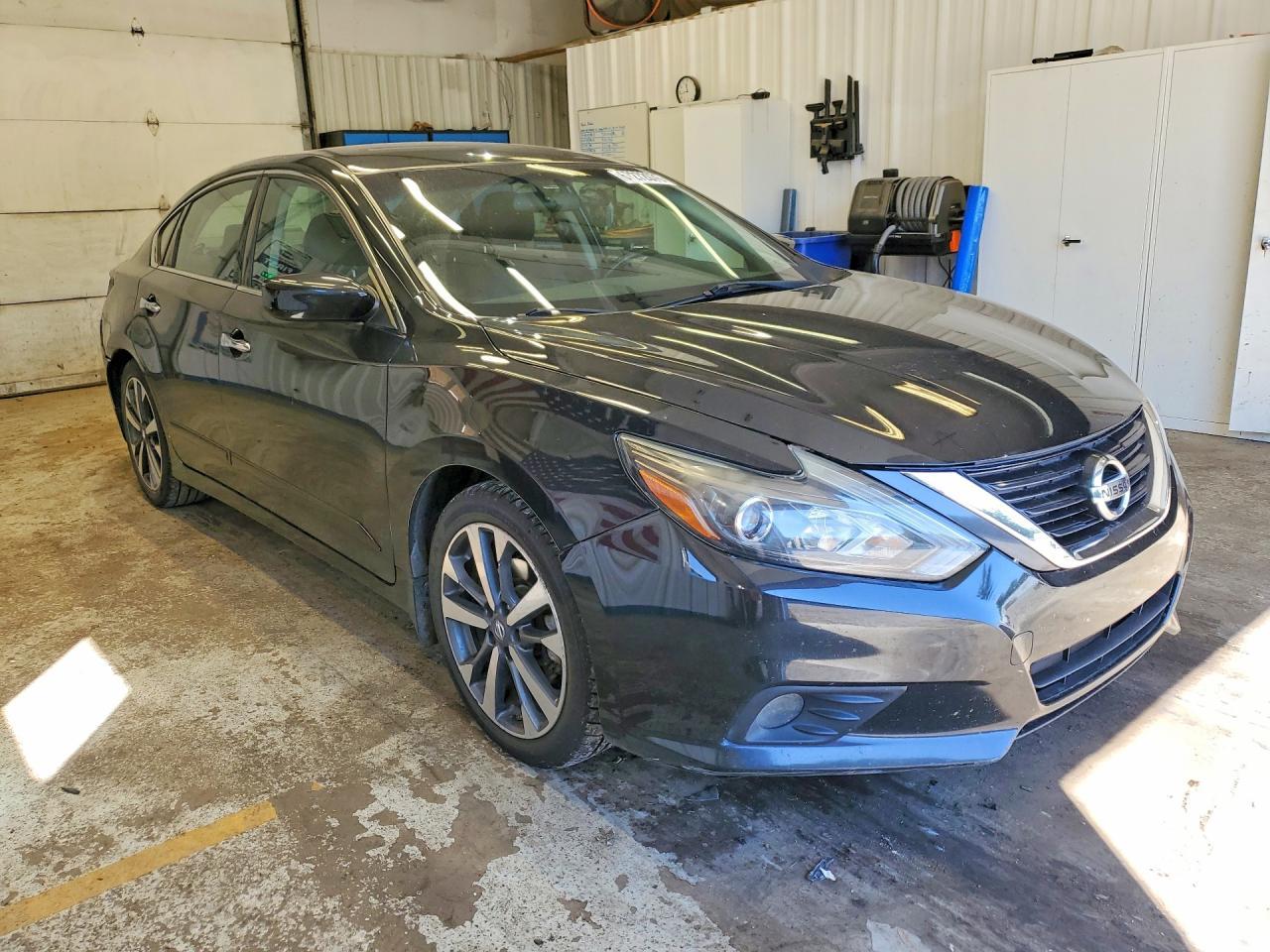 2017 Nissan Altima 2.5 Sr - Image 4