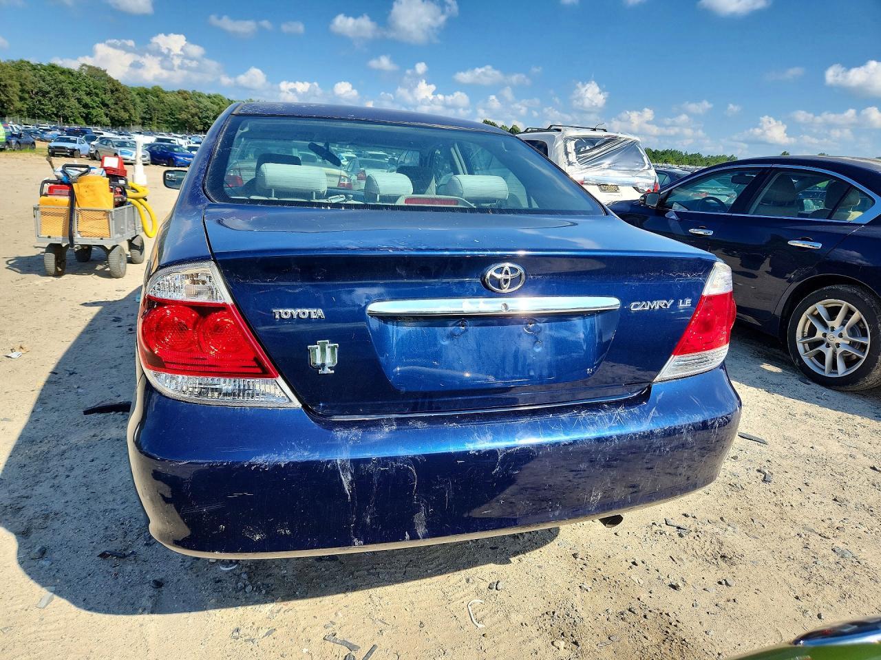 2005 Toyota Camry Le - Image 6