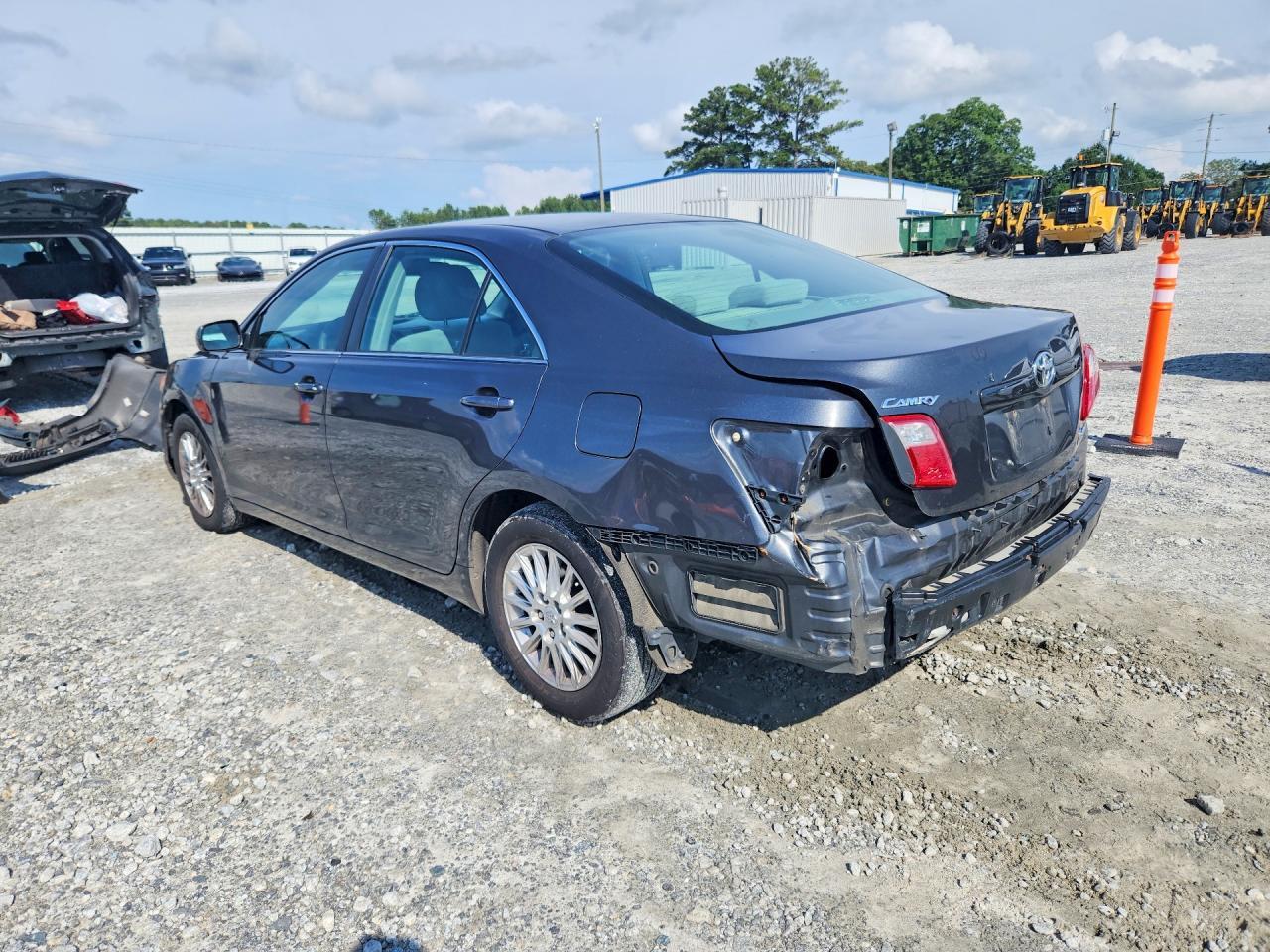 2007 Toyota Camry Le - Фото 2