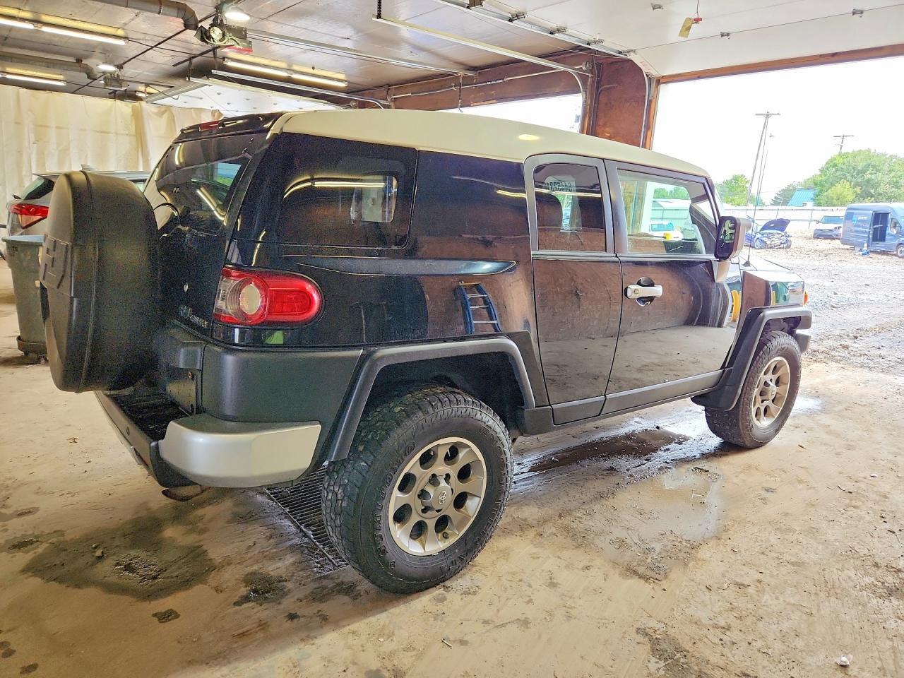 2013 Toyota Fj Cruiser Base - Image 3