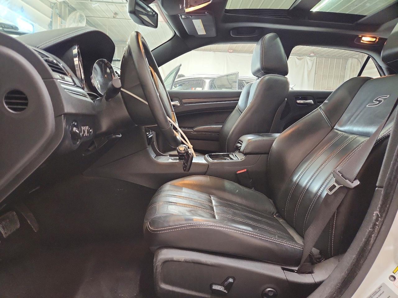 2014 Chrysler 300 S - Фото 7