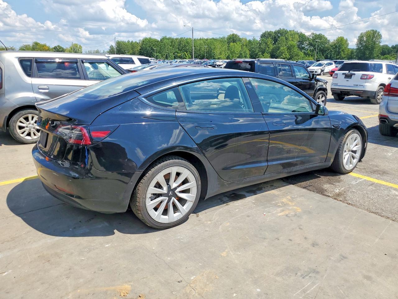 2022 Tesla Model 3 - Фото 3