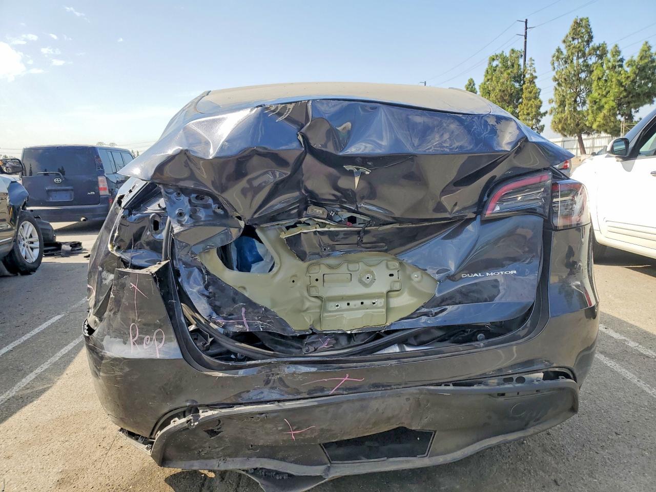 2025 Tesla Model Y - Image 6