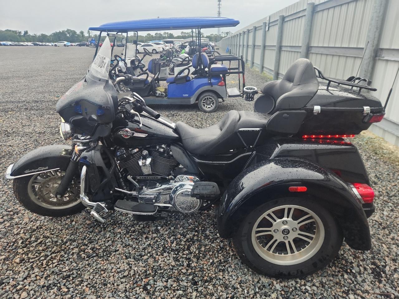 2022 Harley-Davidson Flhtcutg - Фото 3