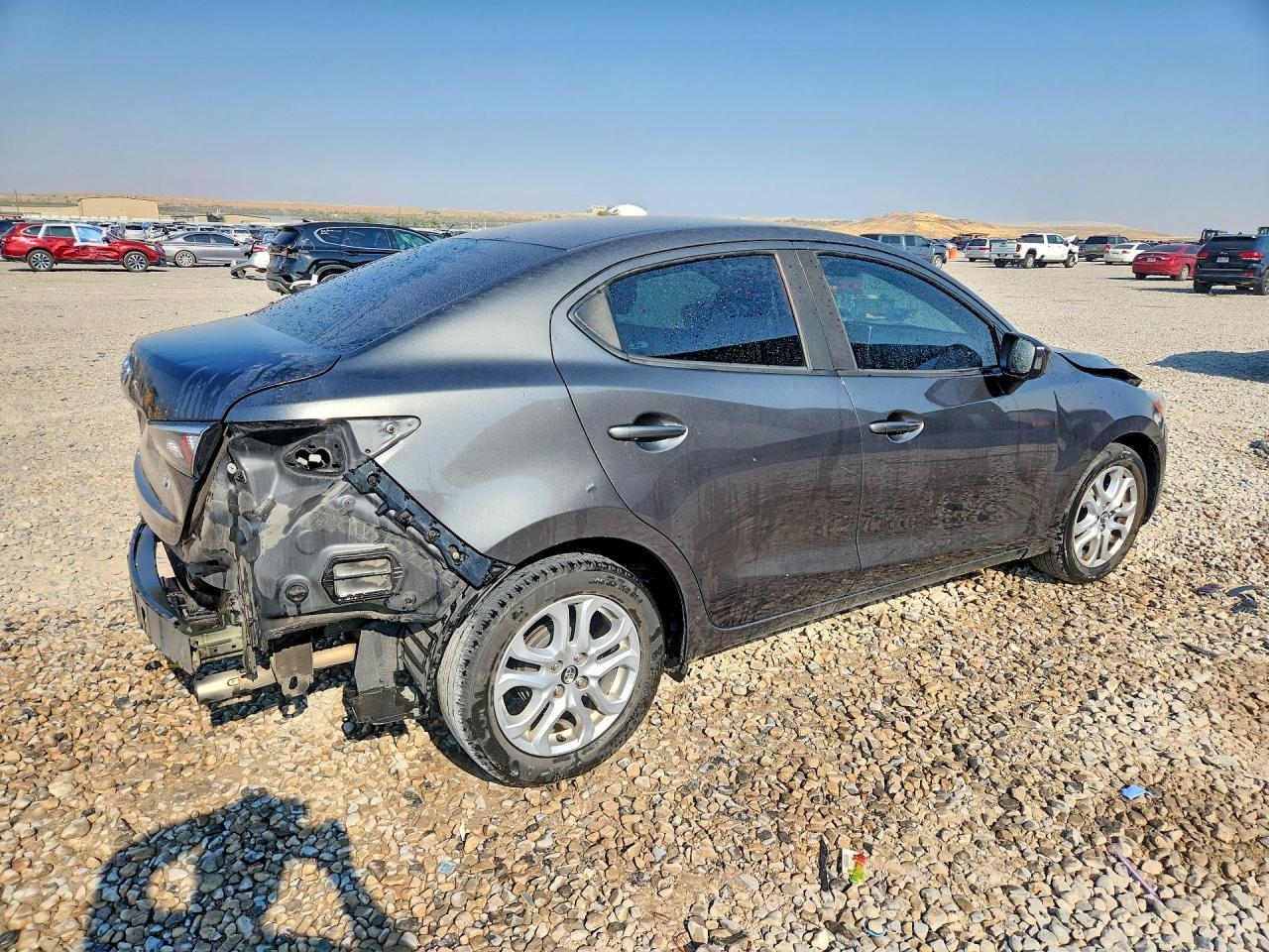 2017 Toyota Yaris Ia Base - Фото 3