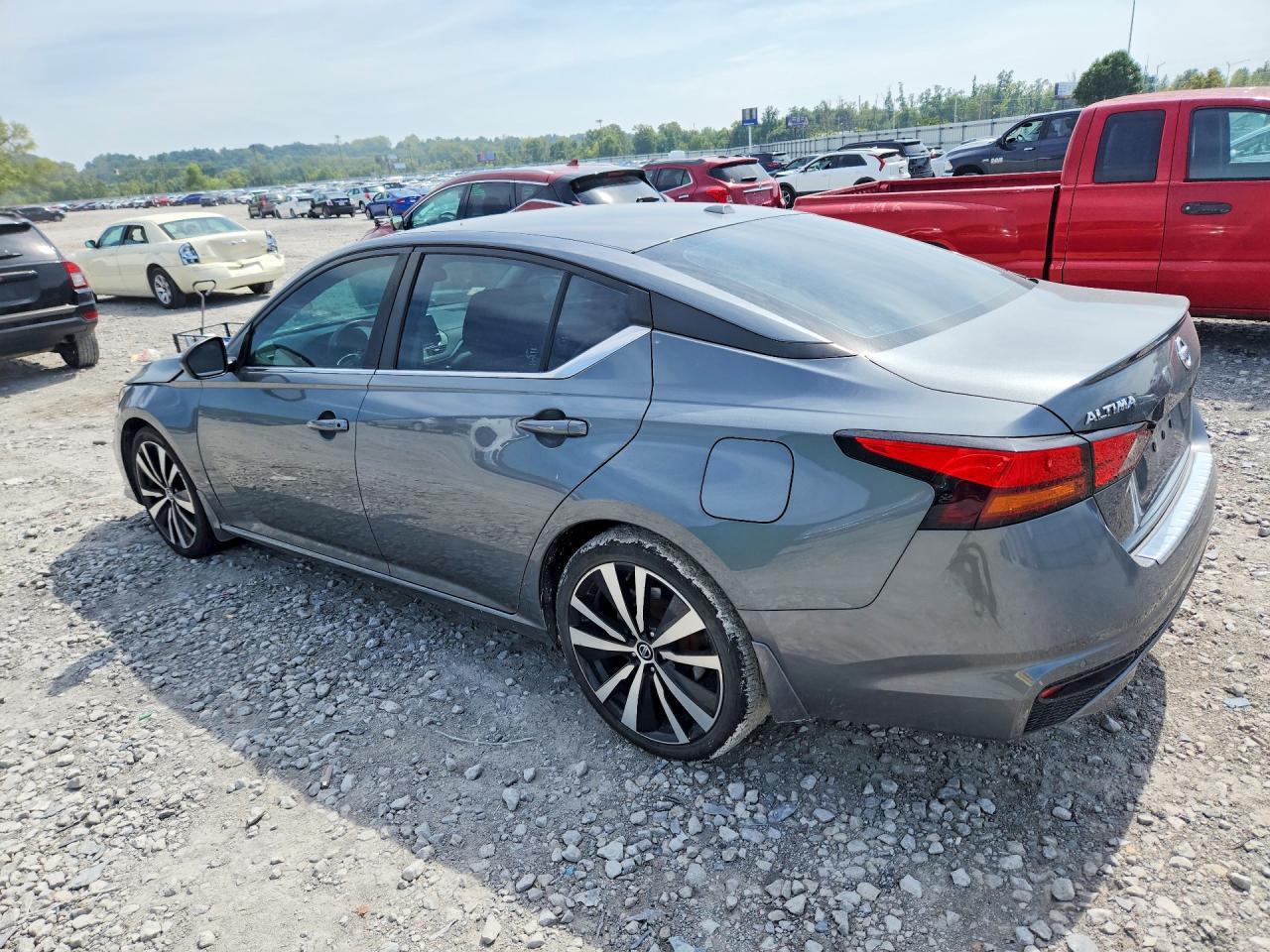 2020 Nissan Altima Sr - Фото 2
