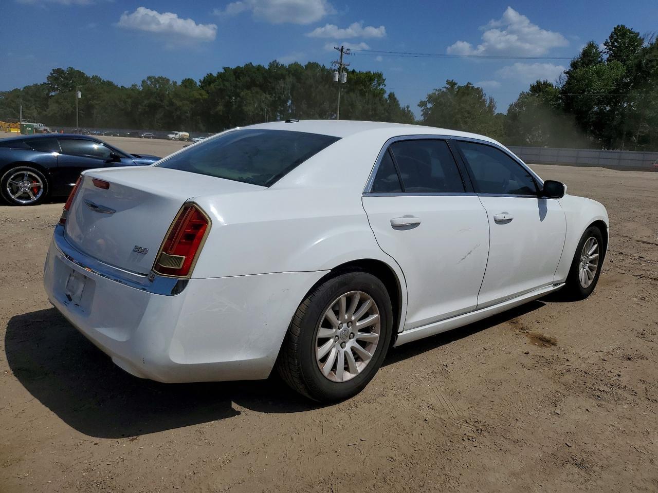 2014 Chrysler 300 - Image 3
