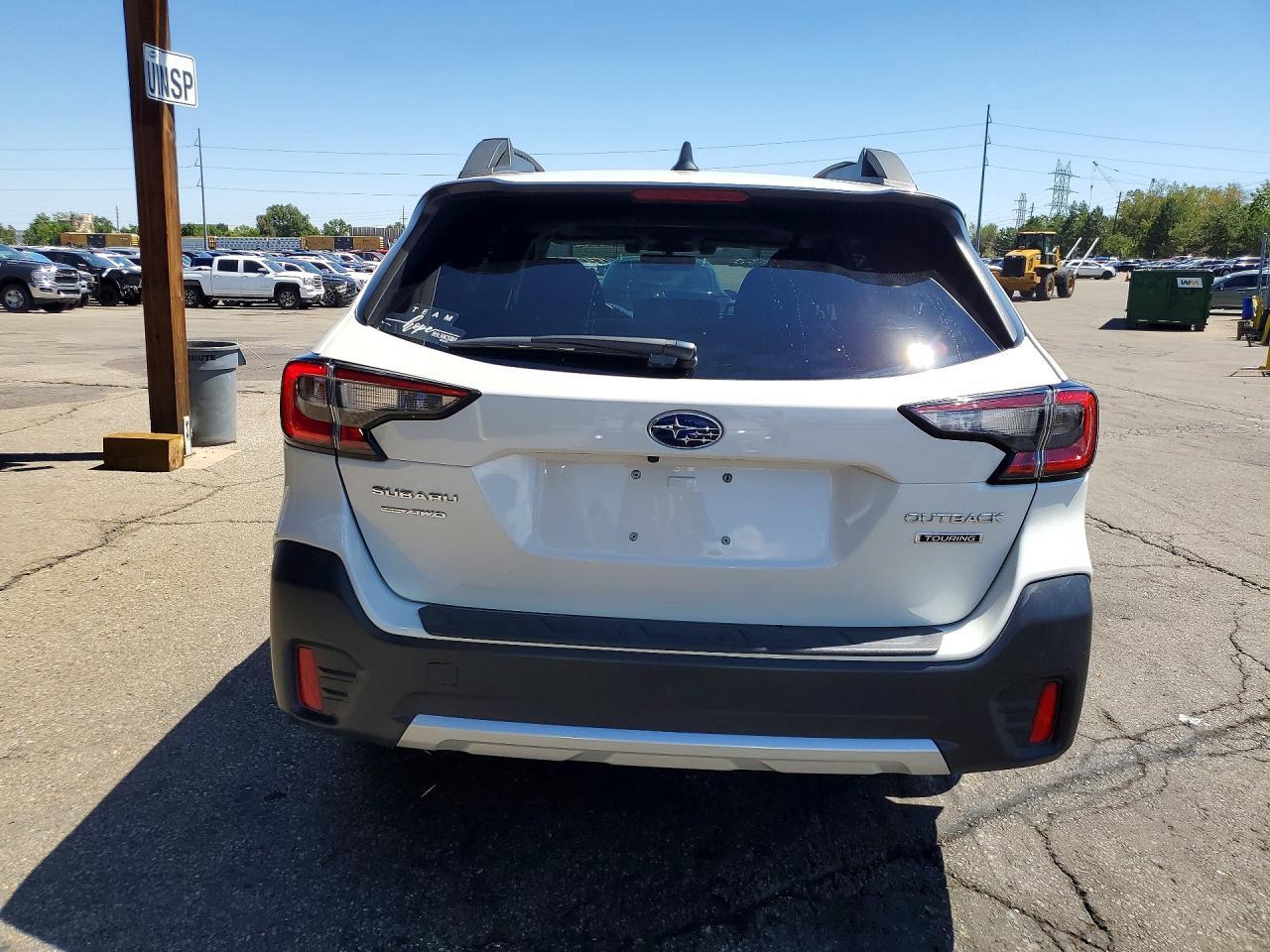 2020 Subaru Outback Premium - Image 6