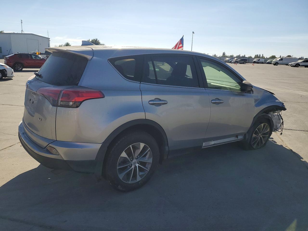 2018 Toyota Rav4 Le - Фото 3