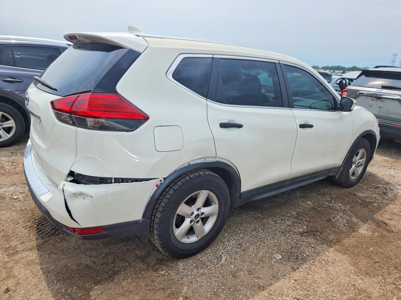 2017 Nissan Rogue S - Фото 3