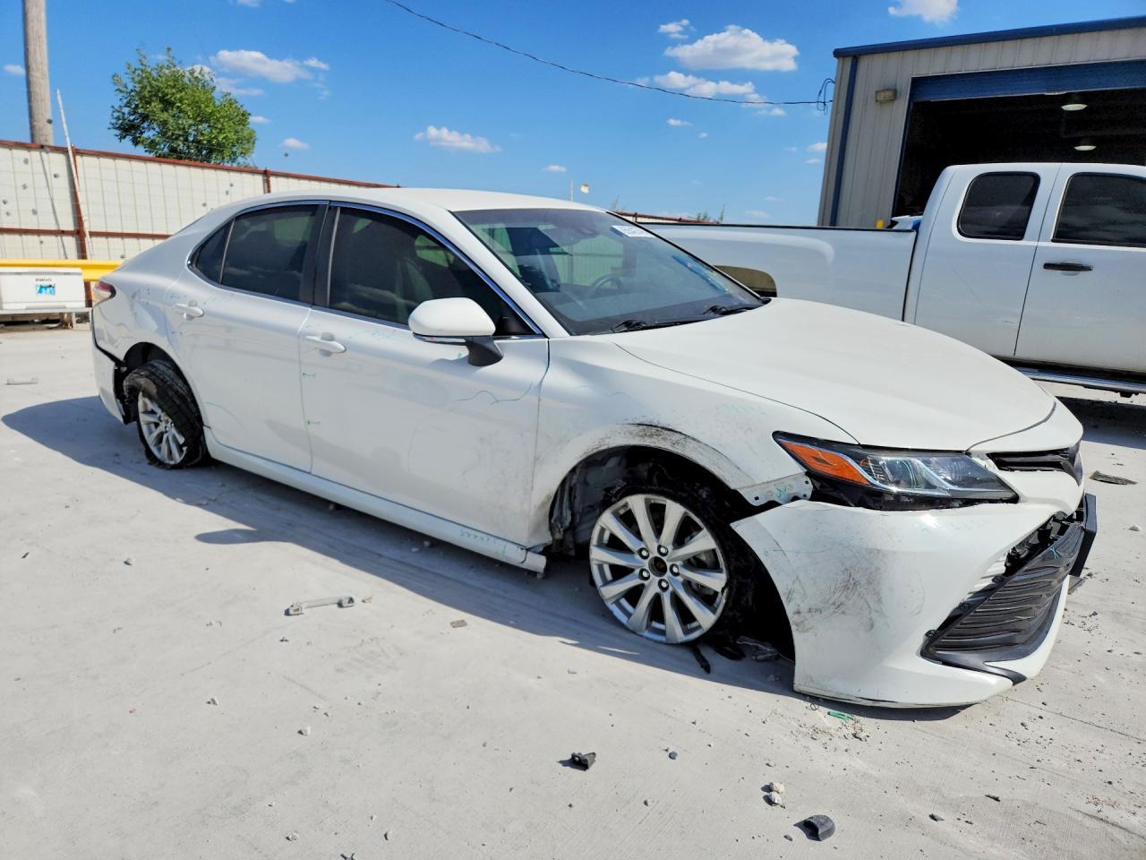 2018 Toyota Camry Le - Фото 4