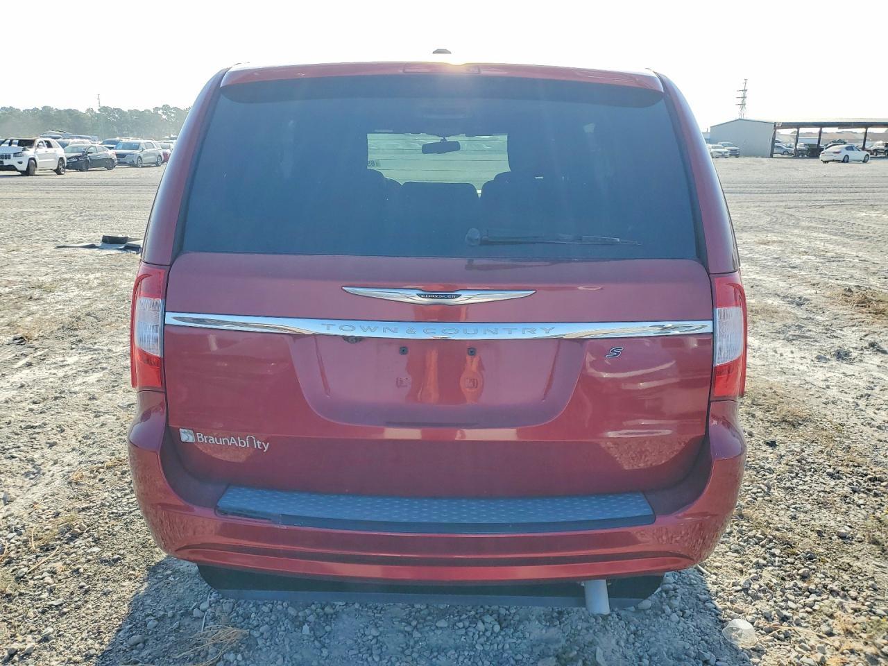 2015 Chrysler Town & Country S - Image 6