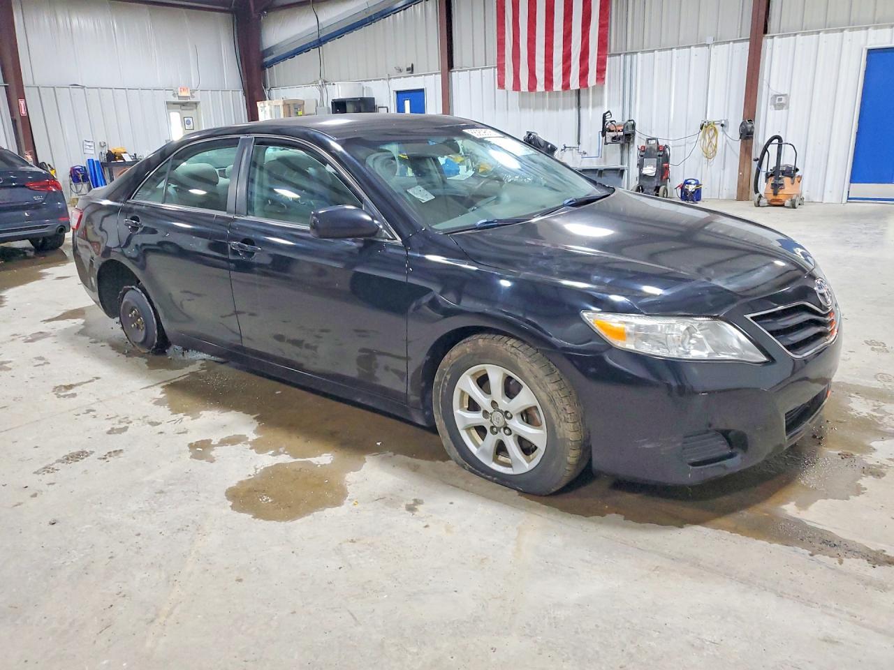 2011 Toyota Camry Le - Image 4