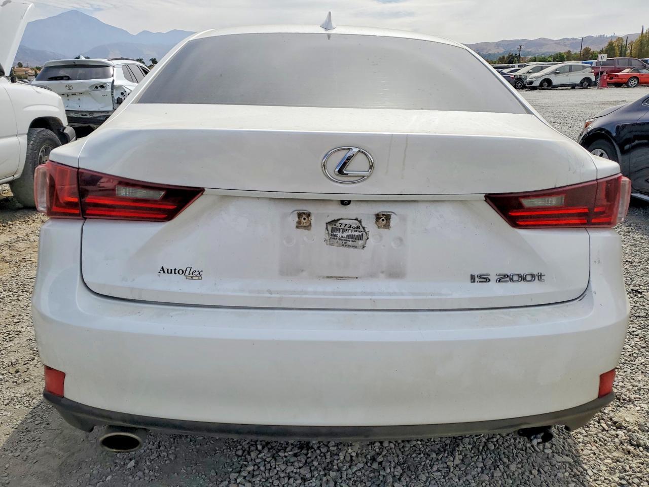 2016 Lexus Is 200T - Фото 6