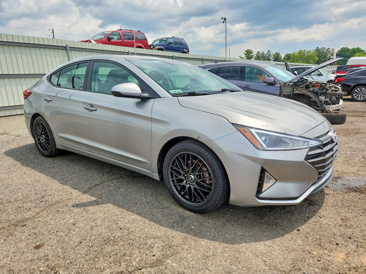 2020 Hyundai Elantra Se - Image 4