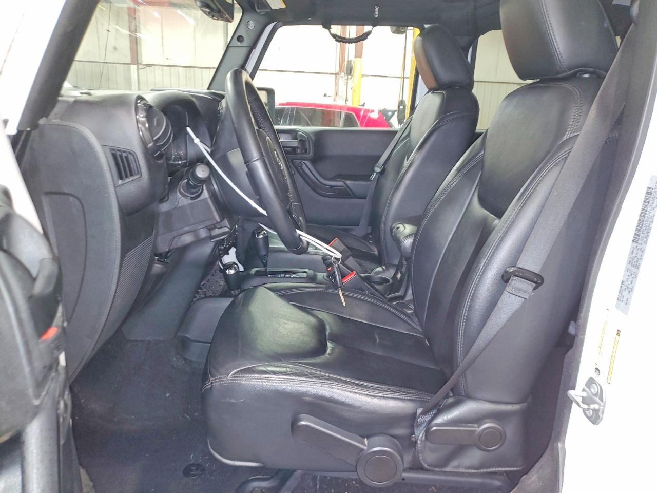2017 Jeep Wrangler Unlimited Sahara - Image 7