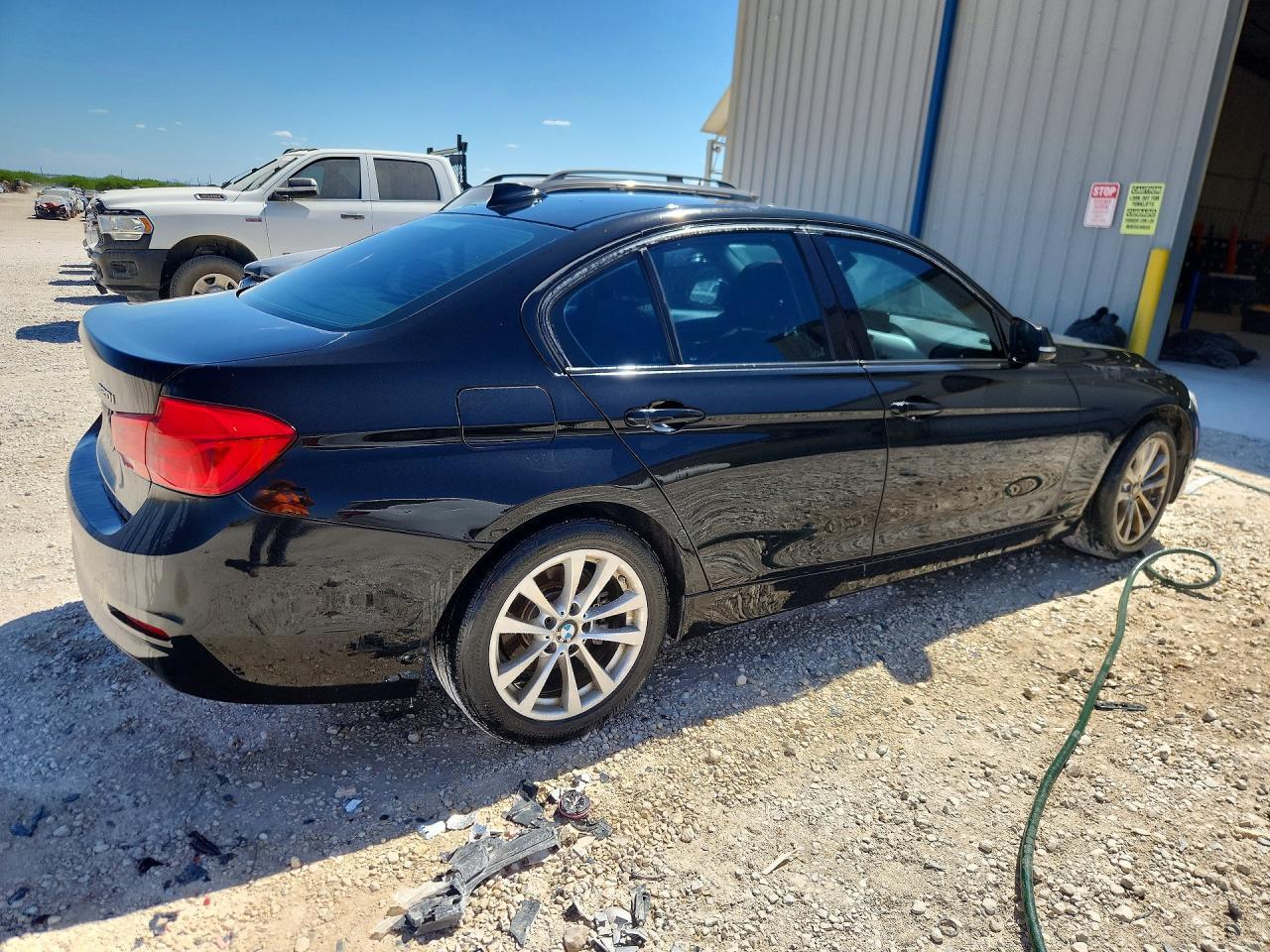 2017 BMW 320 I - Фото 3