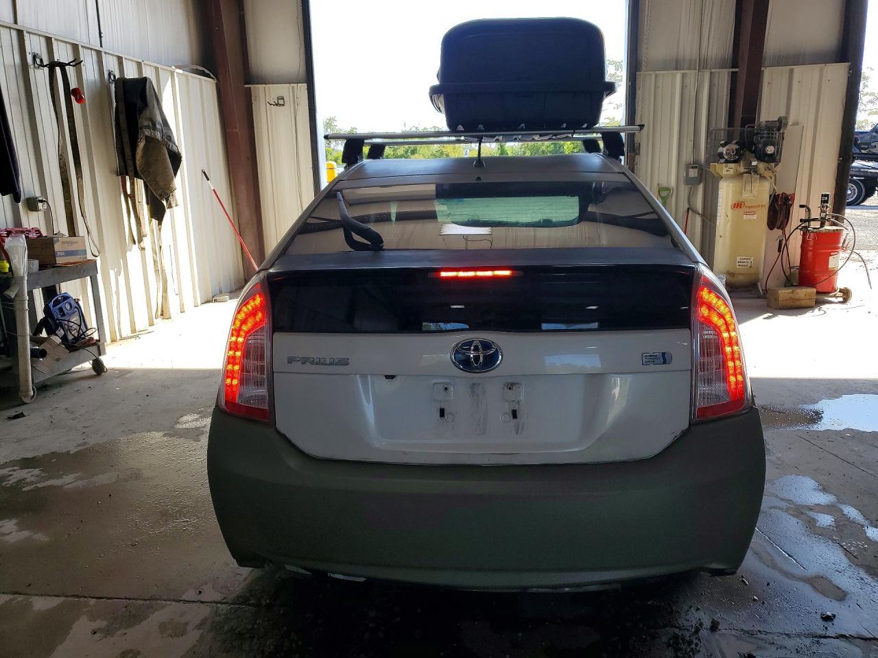 2015 Toyota Prius Two - Фото 6