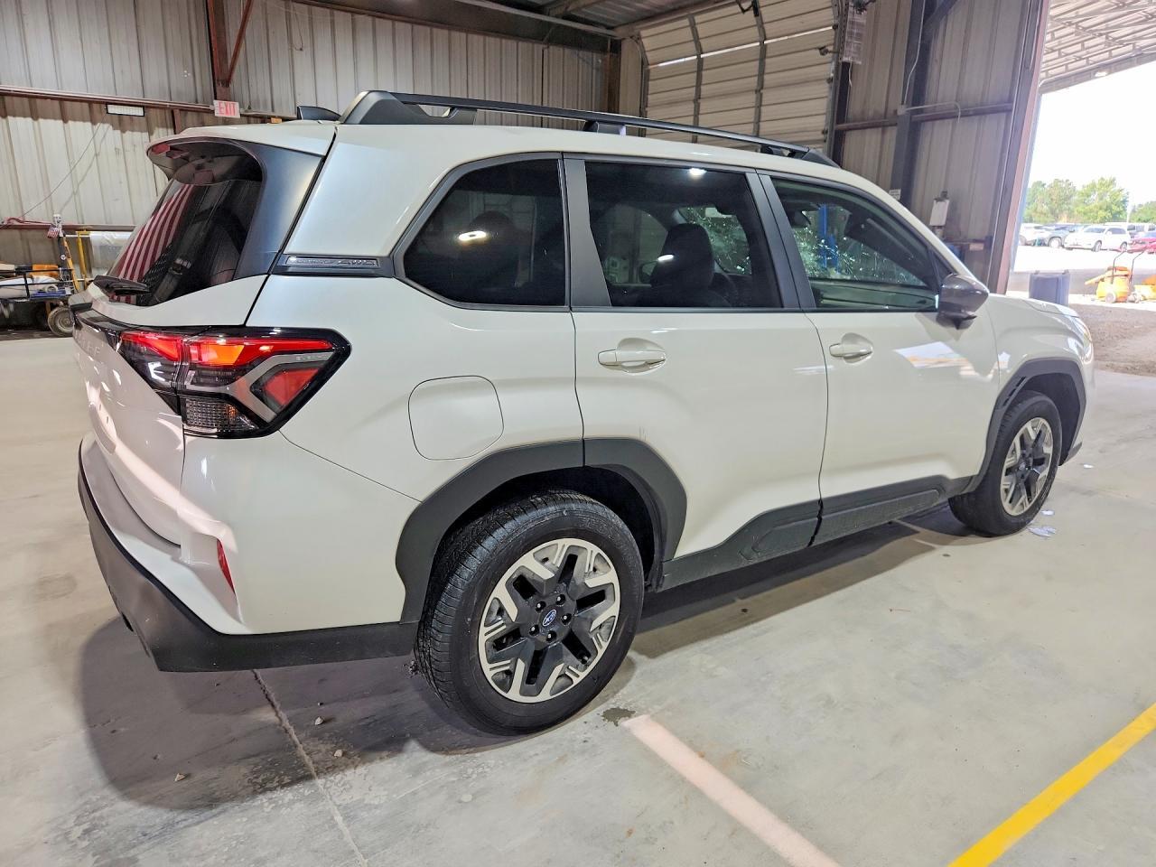 2025 Subaru Forester Premium - Фото 3