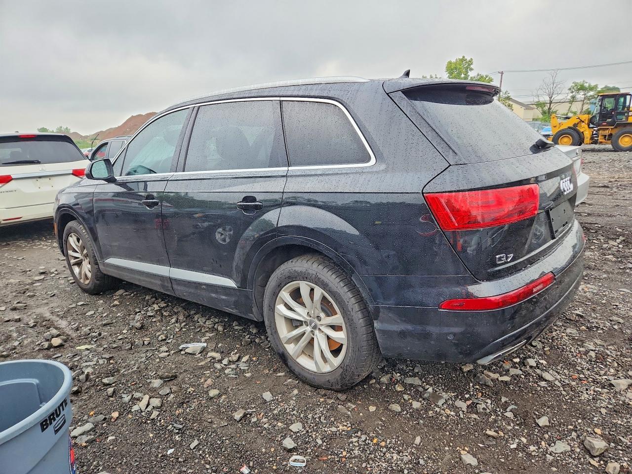 2017 Audi Q7 Premium - Image 2