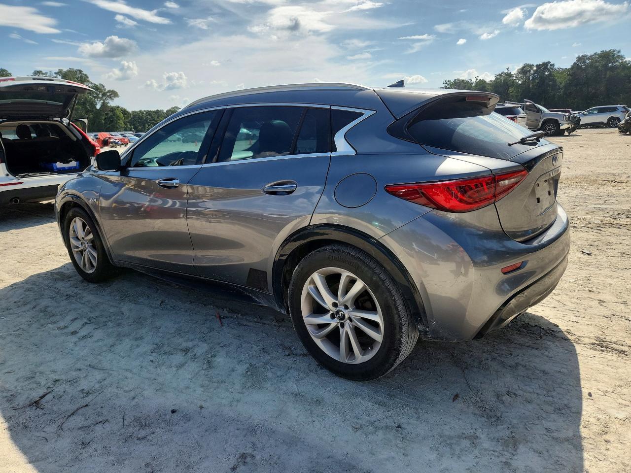2017 Infiniti Qx30 Premium - Image 2