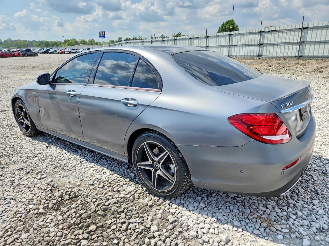 2018 Mercedes-Benz E 300 - Фото 2