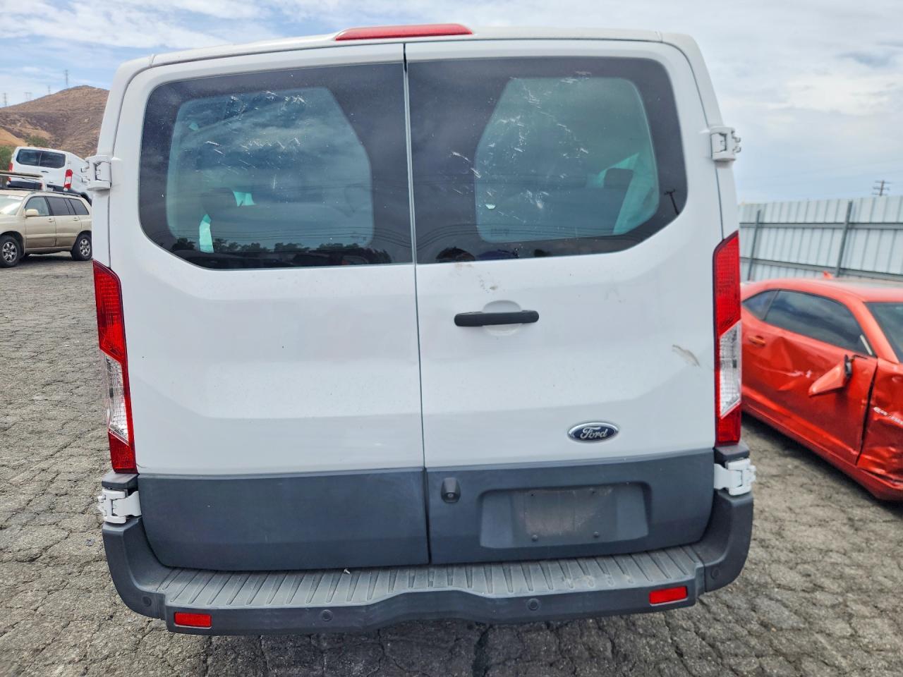 2015 Ford Transit T-150 - Фото 6