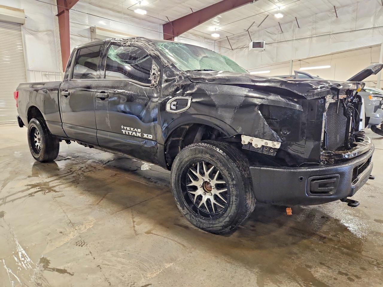 2017 Nissan Titan Xd Pro-4X - Фото 4