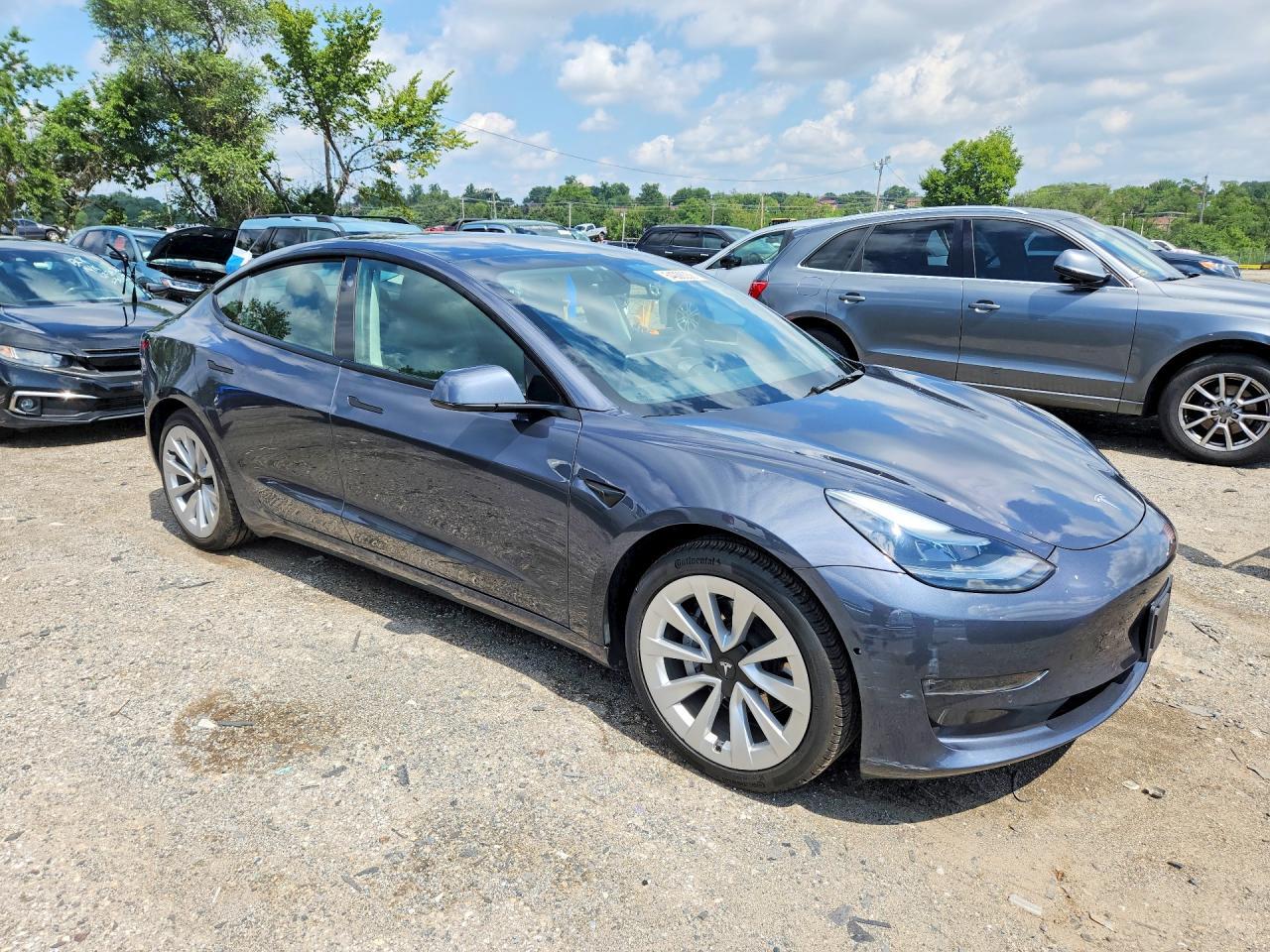 2022 Tesla Model 3 - Image 4
