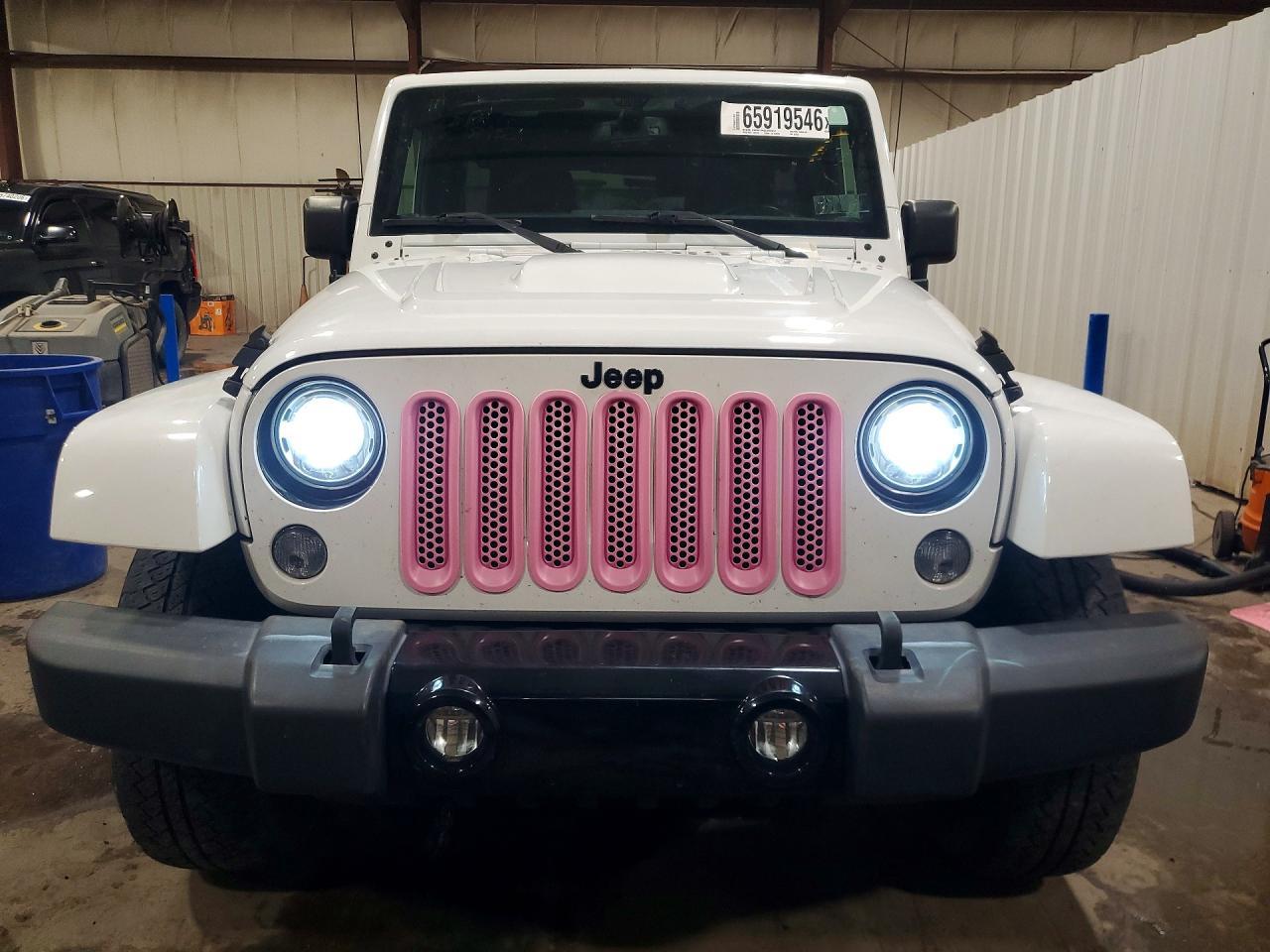 2017 Jeep Wrangler Unlimited Sahara - Image 5