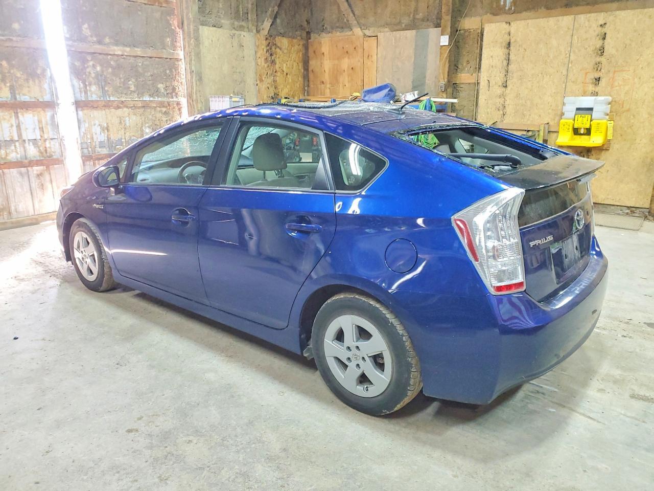 2011 Toyota Prius Three - Фото 2