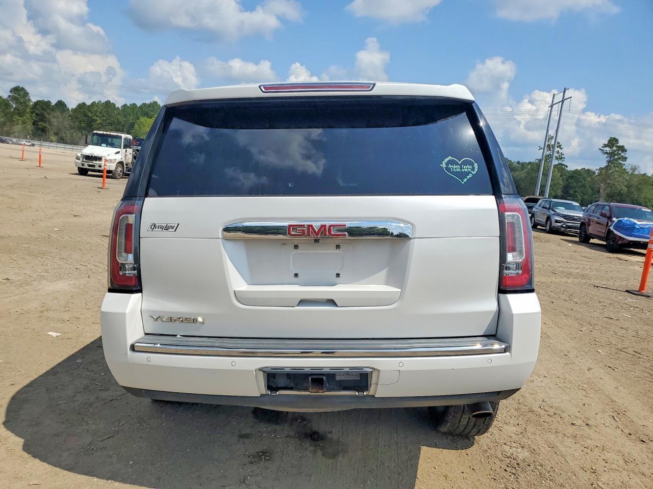 2019 GMC Yukon Denali - Image 6